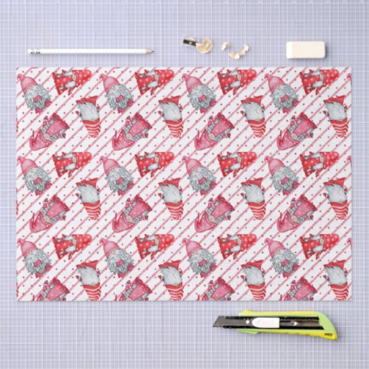 Gnomes in Weihnachtsrot Seidenpapier (Handwerk)