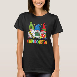 Gnomes Kindergarten Crew Erster Tag Lehrer Zurück T-Shirt