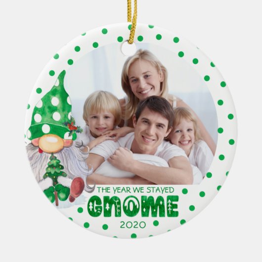 Gnomes THE YEAR BLEIBE ZUHAUSE Foto Green Dot Keramik Ornament (Vorne)