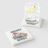 Gnomey homey gnome auf Zuhause Steinuntersetzer (Seitenansicht)