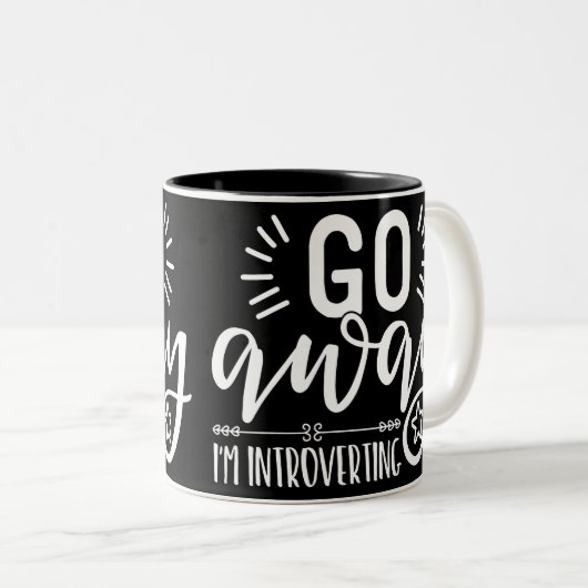 Go Away, I’m Introverting Zweifarbige Tasse (VorderseiteRechts)
