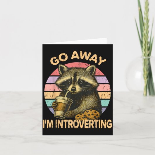Go Away I'm Introverting Funny Raccoon Sarcastic Karte (Vorderseite)