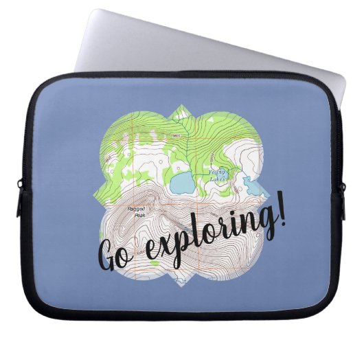"Go Exploring" Topografische Karte Laptopschutzhülle (Vorderseite)