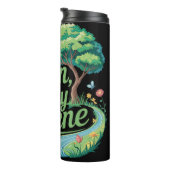 Go Green Bleibe Serene T-Shirt Thermosbecher (Nach rechts gedreht)