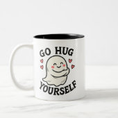 Go Hug Yourself Ghost – Cute Halloween Self-Love Zweifarbige Tasse (Links)
