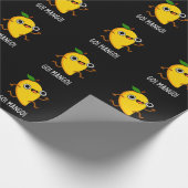 Go Mango Funny Running Mango Pun Dark BG Geschenkpapier (Ecke)