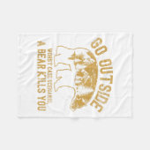 Go Outside Worst Case Scenario A Bear Kills You Ca Fleecedecke (Vorderseite (Horizontal))