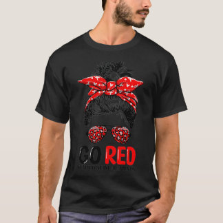 Go Red Messy Bun Frauen im Februar Herzerkrankung T-Shirt