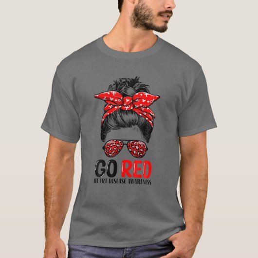 Go Red Messy Bun Women im Februar - Herzerkrankung T-Shirt (Vorderseite)