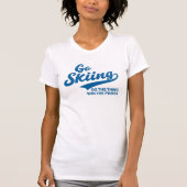 Go Skiing – Minimal Winter Sports Typography Desig T-Shirt (Vorderseite)