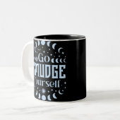 Go Smudge Sie selbst Moon Phases Fun Halloween Zweifarbige Tasse (Vorderseite Links)
