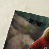 "Goal-Scoring Capybara: Der ultimative Fußballstar Strandtuch (Beispiel)