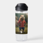 "Goal-Scoring Capybara: Der ultimative Fußballstar Trinkflasche (Rückseite)