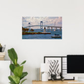 Goat Island Lighthouse & The Newport Bridge Poster (Heimbüro)