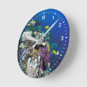 Goatfish Swarm Around Small Coral Runde Wanduhr (Winkel)