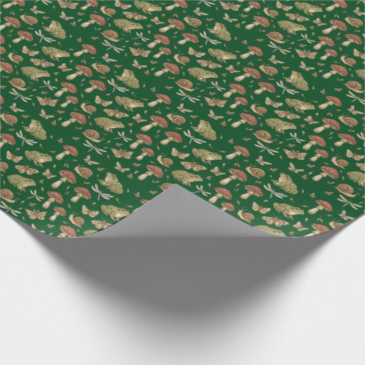 Goblincore Mushroom Frog Snail Dragonfly Pattern Geschenkpapier (Ecke)