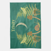 Goblincore Schnecke und Pilze Personalisiert Geschirrtuch (Vertikal)