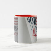 God Bless America patriotic mug Zweifarbige Tasse (Mittel)