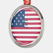 God Bless Our Zuhause: USA Flag Swirl Art Ornament Aus Metall (Links)