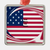 God Bless Our Zuhause: USA Flag Swirl Art Silbernes Ornament (Vorne)