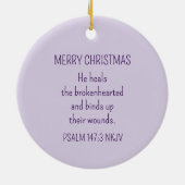 God Heals the Brokenhearted Light Purple Christmas Keramik Ornament (Hinten)