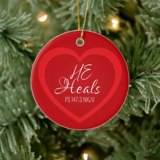 God Heals the Brokenhearted Red Christmas Keramik Ornament (Baum)
