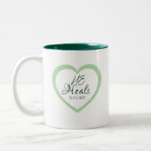 God Heals the Brokenhearted Soft Green Encouraging Zweifarbige Tasse (Links)