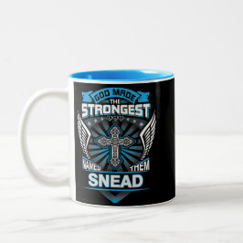 God Made The Strongest And Named Them Snead Zweifarbige Tasse