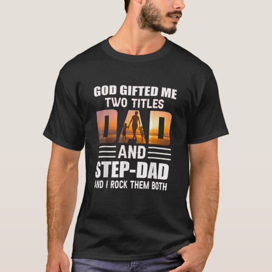 God Me Two Titels Vater und Stepdad Funny Stepdad T-Shirt (Vorderseite)