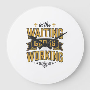 God wirkt Vintage-Faith-Typografie-Shirt_1 Große Wanduhr