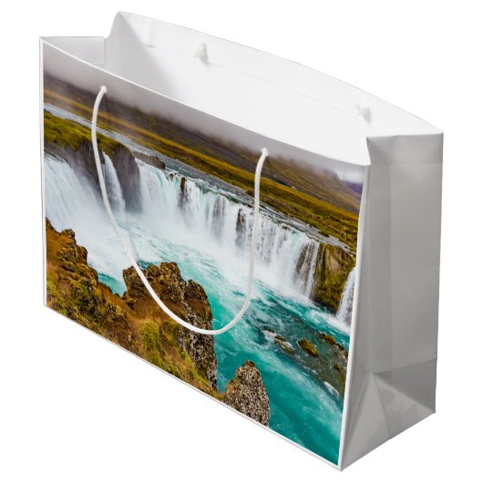 Godafoss Wasserfall, Island Große Geschenktüte (Rückseite Schrägansicht)