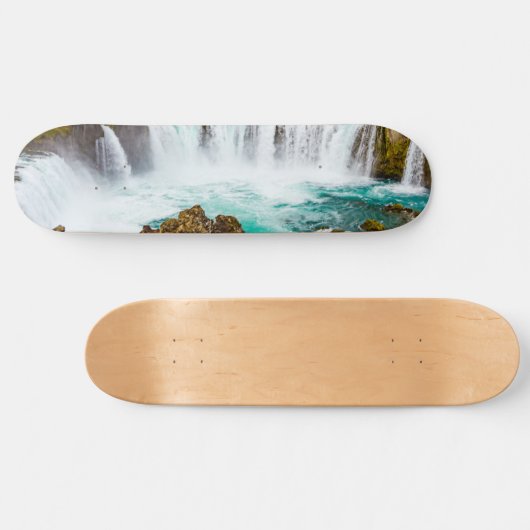 Godafoss Wasserfall, Island Skateboard (Horizontal)