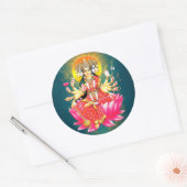 Goddess Gayatri Devi über Lotus Hindu Deity Runder Aufkleber (Umschlag)