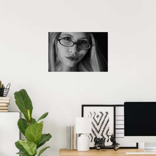 Goddess Smirking Poster in B&W (Heimbüro)