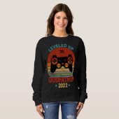 Godvater Vorschlag Geschenke Leveled Up 2022 Gamer Sweatshirt (Vorne ganz)