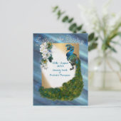 Gold, 2 Pfauen, Federn auf Smaragdgrüner Seide Ankündigungspostkarte (Stehend Vorderseite)