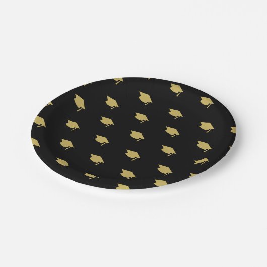 Gold-Abschluss-Hut auf schwarz-modernem Party Pappteller (Schrägansicht)