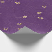 Gold Abstraktes Auge der Pfauenfedern auf Lila Geschenkpapier (Ecke)