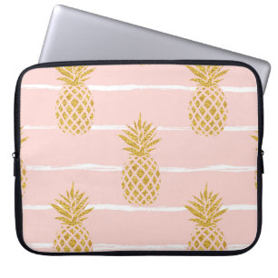 Gold Ananas, gestreift Sommer Hintergrund. Laptopschutzhülle