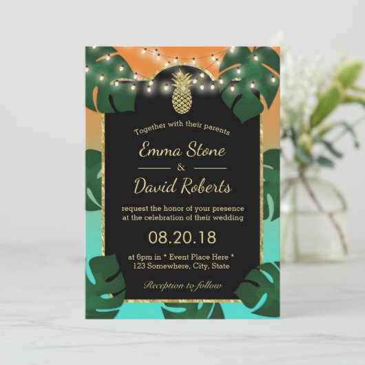 Gold Ananas String Lights Tropical Wedding Einladung (Stehend Vorderseite)