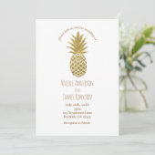 Gold Ananas White Modern Chic Tropical Wedding Einladung (Stehend Vorderseite)