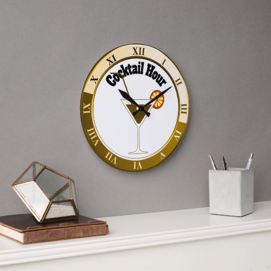 Gold and White Cocktail Hour Bar Clock Große Wanduhr (Büro)