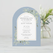 Gold Arch Foliage Dusty Blue Bridesmaids Luncheon Einladung (Stehend Vorderseite)