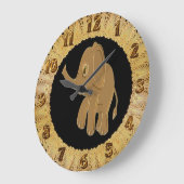 Gold Baby Elephant Looking Into Große Wanduhr (Winkel)