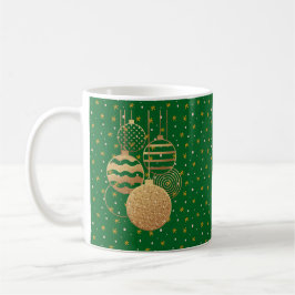 Gold baubles and stars on a green background kaffeetasse