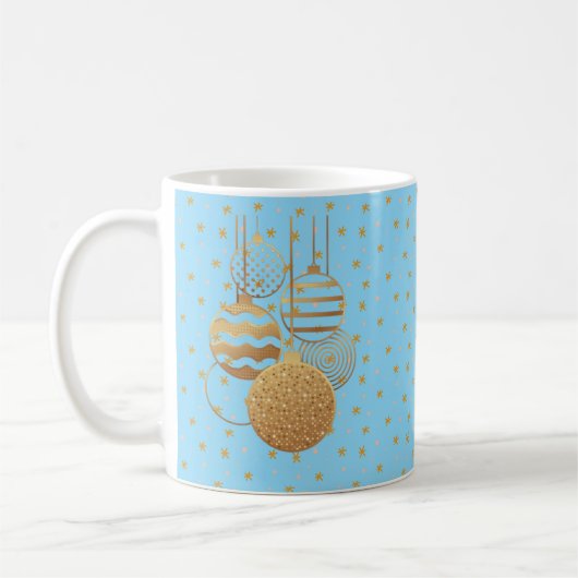 Gold baubles and stars on an ice blue background kaffeetasse (Links)