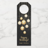 Gold Baubles Christmas Tree Ornaments on Black Flaschenanhänger (Vorderseite)