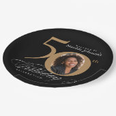 Gold Black 50. Geburtstag Kalligrafie Custom Foto Pappteller (Schrägansicht)