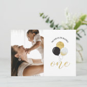 Gold & Black Balloons | Junge 1. Geburtstag Party Einladung (Stehend Vorderseite)