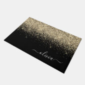 Gold Black Glitzer Script Monogram Girlaname Fußmatte (Schrägansicht)